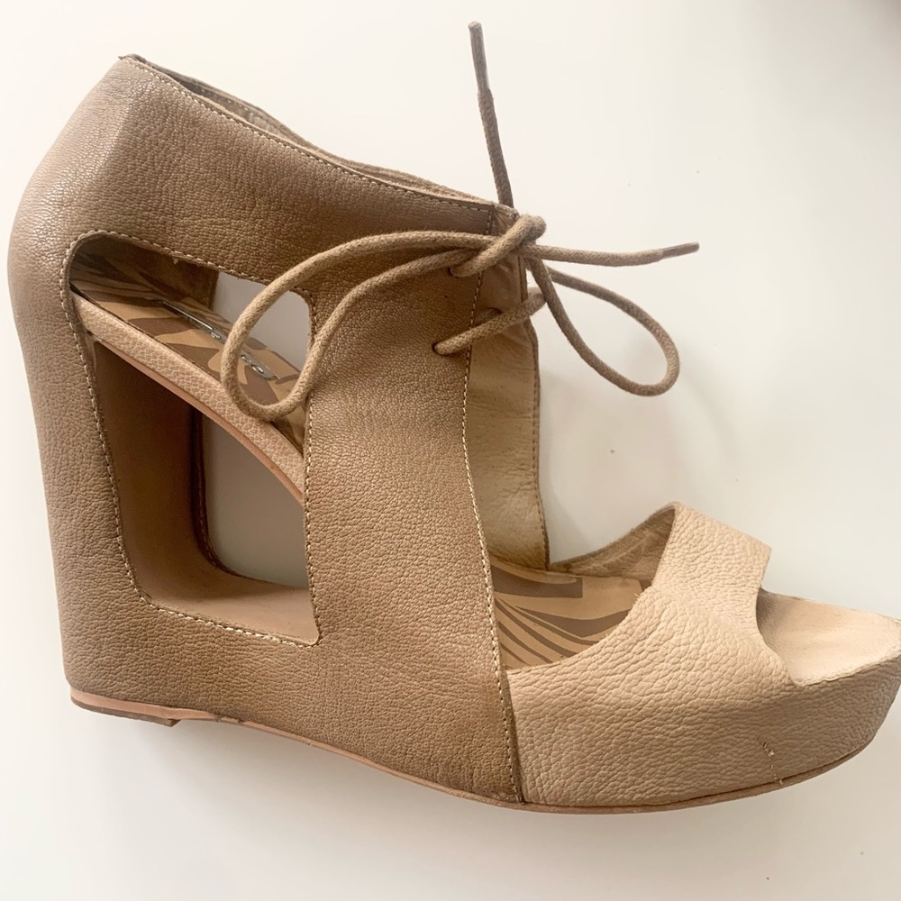 Matiko Tan Cut-out Wedge